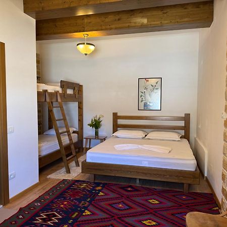 Ana Rest House Hostel ベラト エクステリア 写真