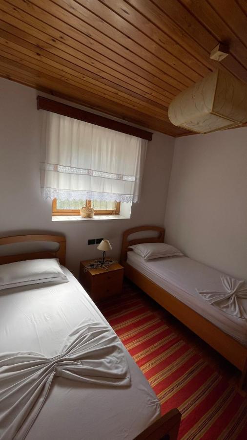 Ana Rest House Hostel ベラト エクステリア 写真