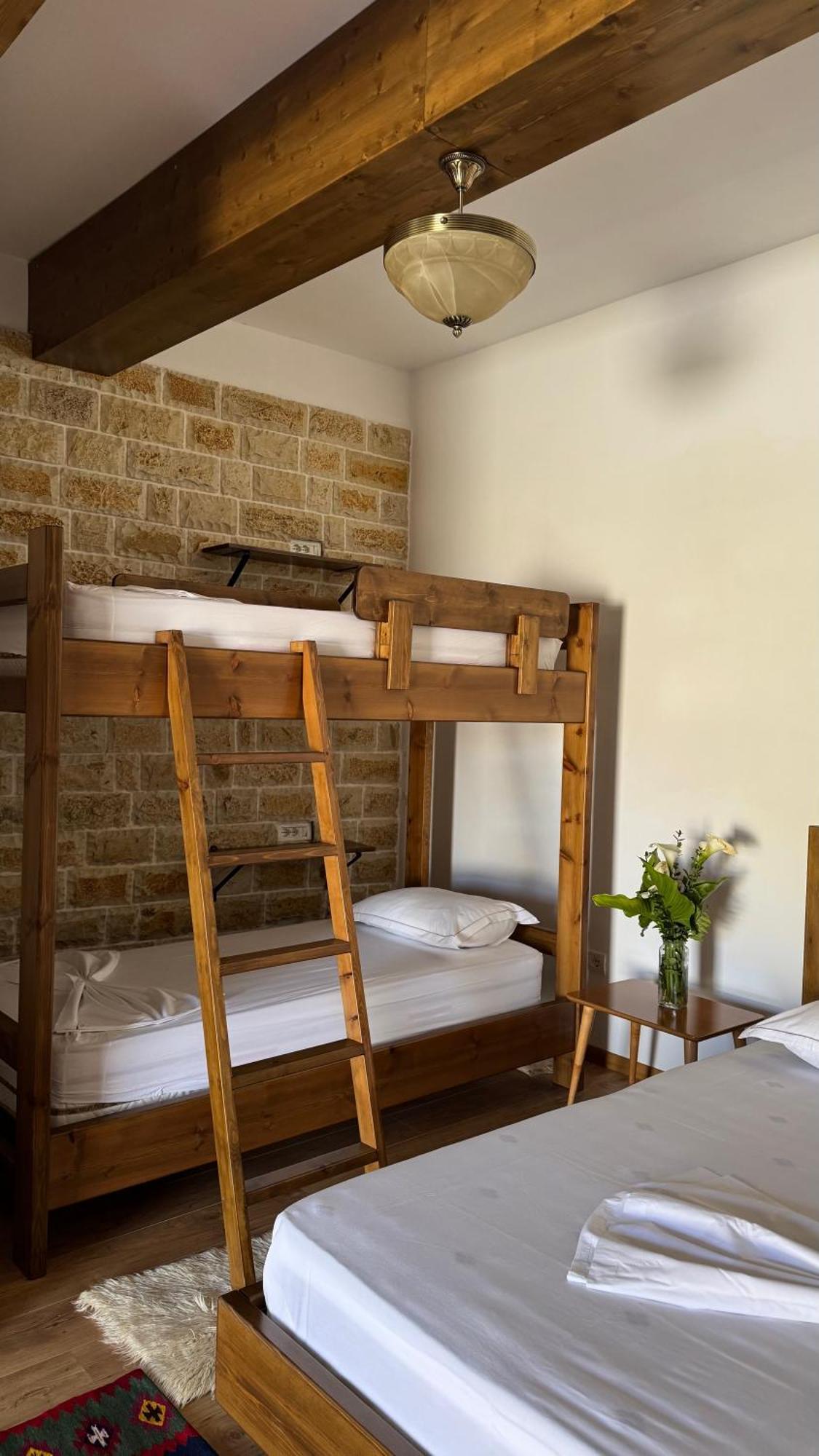 Ana Rest House Hostel ベラト エクステリア 写真