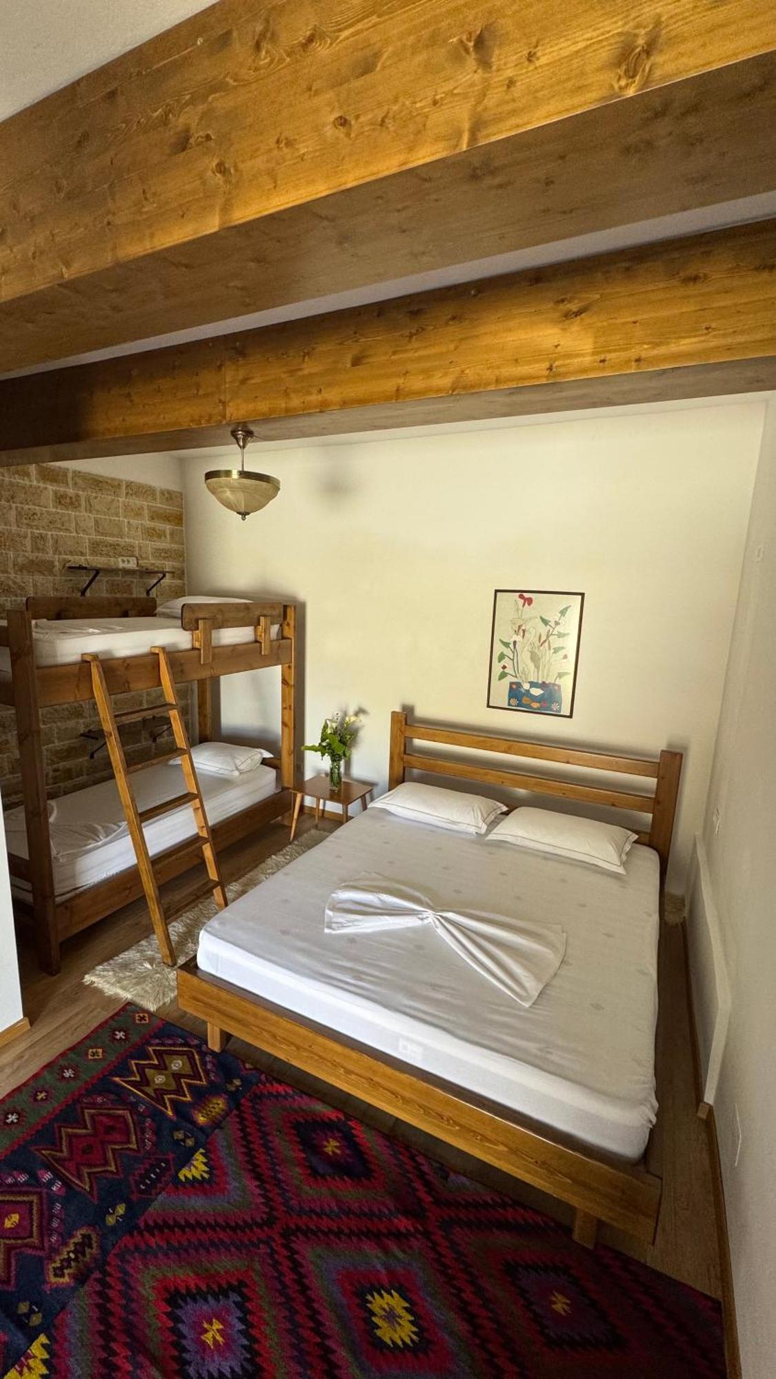 Ana Rest House Hostel ベラト エクステリア 写真